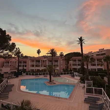 Apartament Entre Cannes Et Antibes *