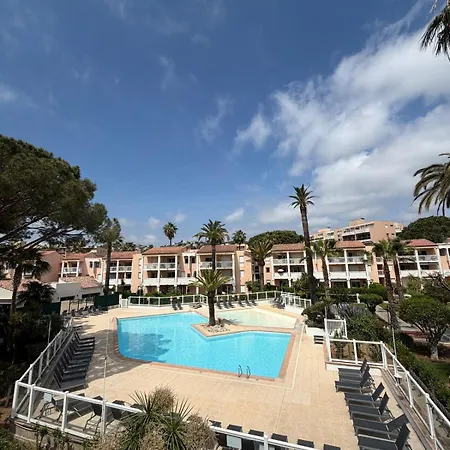 Apartment Entre Cannes Et Antibes *