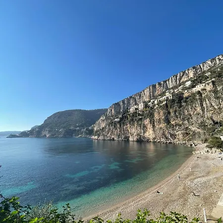 Entre Cannes Et Antibes *